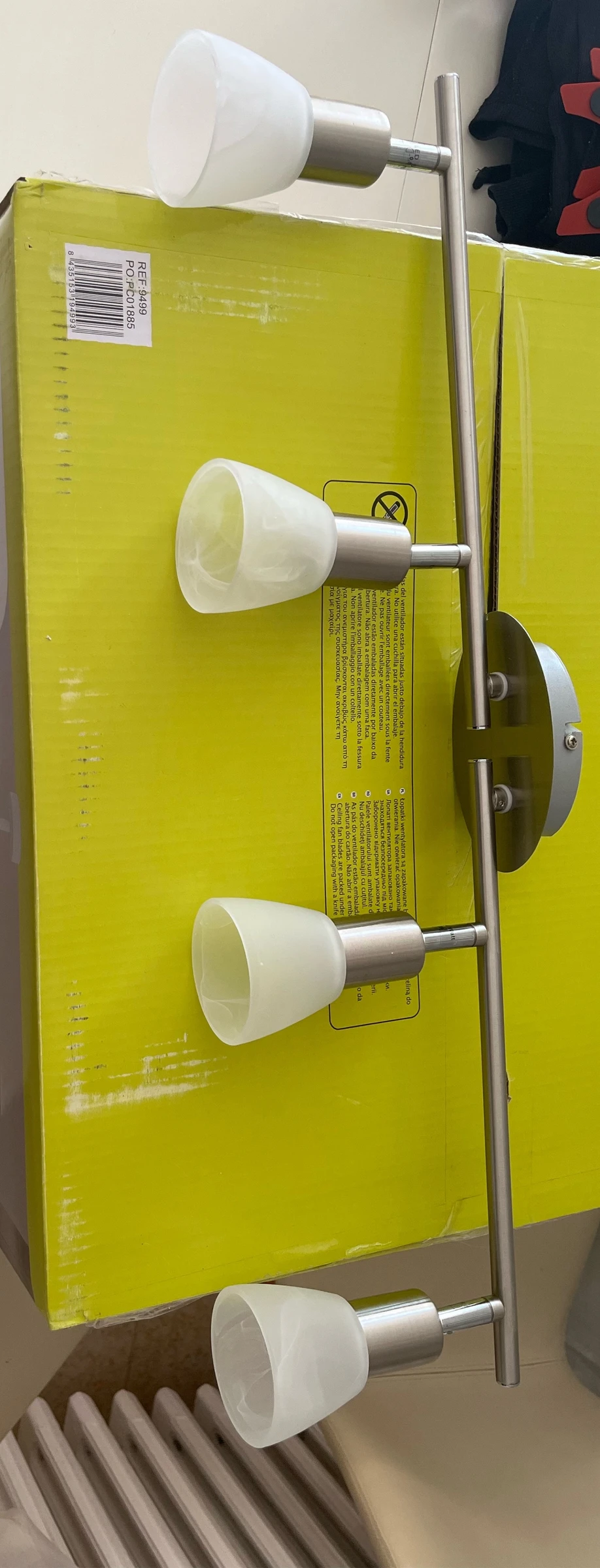 Abat-jour  - plafonnier  - rampe lumineuse  - 4 points globe en verre 360° - 69cm  - Très bon état  - argenté/blanc - prix négociable 